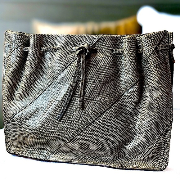 Bottega Veneta | Rare Snakeskin Drawstring Crossbody Bag - Picture 3 of 11